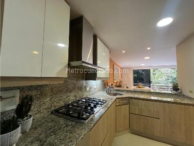 Casa de 3 alcobas en venta en El Poblado, Medellín, 244 m² · foto 17 de 20