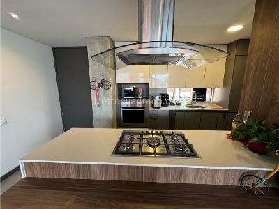 Apartamento en venta en El Poblado, Medellín · foto 2 de 17