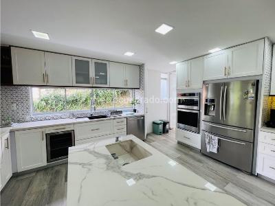 Casa de 3 alcobas en venta en Poblado San Lucas, Medellín, 510 m² · foto 12 de 13