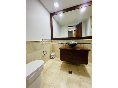 Casa de 3 alcobas en venta en Poblado San Lucas, Medellín, 510 m² · foto 8 de 13