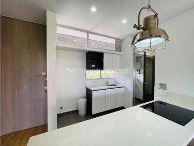 Apartamento de 1 alcoba en venta en El Poblado Loma De Los Parra, Medellín, 106 m² · foto 3 de 12