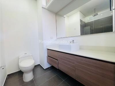 Apartamento de 1 alcoba en venta en El Poblado Loma De Los Parra, Medellín, 106 m² · foto 7 de 12