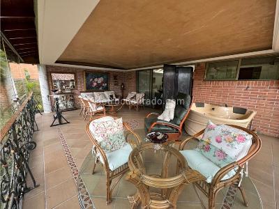 Casa de 3 alcobas en venta en El Poblado, Medellín, 355 m² · foto 10 de 20