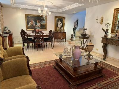 Casa de 3 alcobas en venta en El Poblado, Medellín, 355 m² · foto 18 de 20