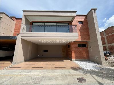 Casa de 4 alcobas en venta en Gualanday, Rionegro, 220 m² · foto 2 de 19