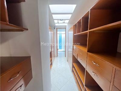 Casa de 3 alcobas en venta en El Poblado, Medellín, 261 m² · foto 9 de 20