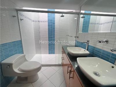 Casa de 3 alcobas en venta en El Poblado, Medellín, 261 m² · foto 10 de 20
