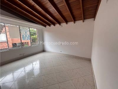 Casa de 3 alcobas en venta en El Poblado, Medellín, 261 m² · foto 11 de 20