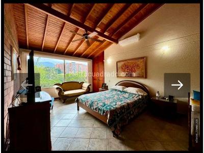 Casa de 3 alcobas en venta en El Chocho, Envigado, 290 m² · foto 2 de 20