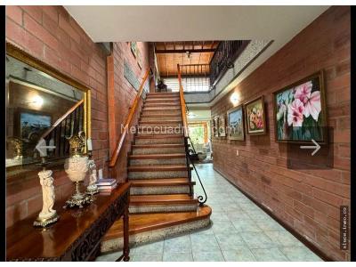 Casa de 3 alcobas en venta en El Chocho, Envigado, 290 m² · foto 4 de 20