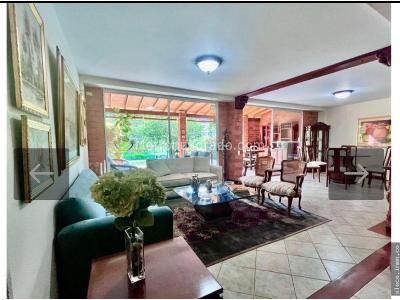 Casa de 3 alcobas en venta en El Chocho, Envigado, 290 m² · foto 12 de 20