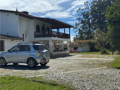 Casa de 5 alcobas en venta en Llanogrande, Rionegro · foto 2 de 8