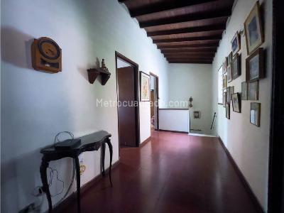 Casa de 5 alcobas en venta en Belen, Medellín, 260 m² · foto 2 de 13