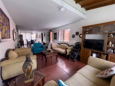 Casa de 5 alcobas en venta en Belen, Medellín, 260 m² · foto 4 de 13