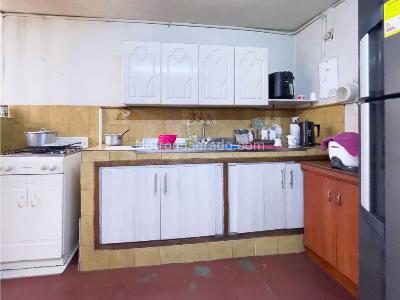 Casa de 5 alcobas en venta en Belen, Medellín, 260 m² · foto 9 de 13
