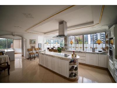 Apartamento de 5 alcobas en venta en Los Balsos, Medellín, 870 m² · foto 3 de 20