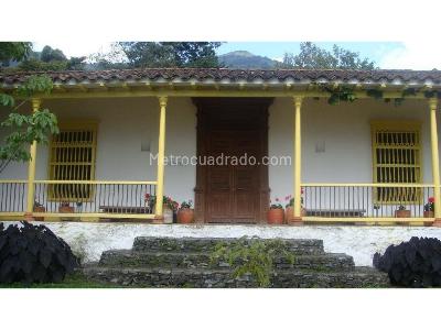 Casa de 3 alcobas en venta en El Poblado, Medellín · foto 3 de 15