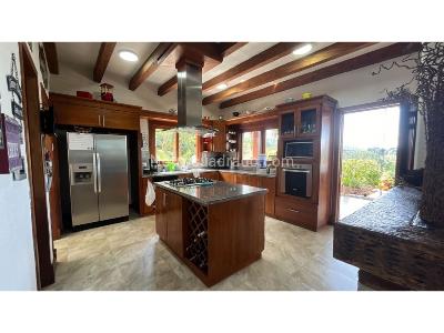 Casa de 3 alcobas en venta en El Escobero, Medellín, 600 m² · foto 2 de 20