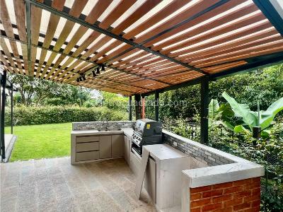 Casa de 5 alcobas en venta en El Poblado, Medellín, 690 m² · foto 15 de 20