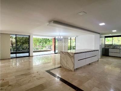 Casa de 5 alcobas en venta en El Poblado, Medellín, 690 m² · foto 3 de 20