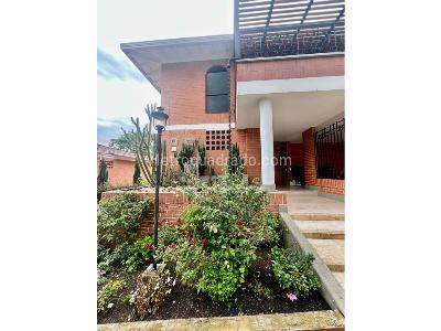 Casa de 5 alcobas en venta en El Poblado, Medellín, 690 m² · foto 4 de 20