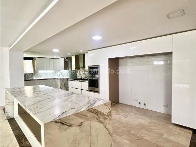 Casa de 5 alcobas en venta en El Poblado, Medellín, 690 m² · foto 6 de 20