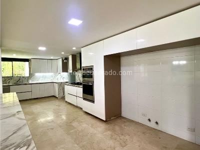 Casa de 5 alcobas en venta en El Poblado, Medellín, 690 m² · foto 7 de 20