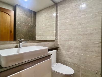 Casa de 5 alcobas en venta en El Poblado, Medellín, 690 m² · foto 8 de 20