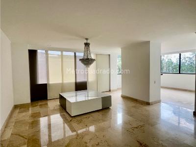 Casa de 5 alcobas en venta en El Poblado, Medellín, 690 m² · foto 9 de 20