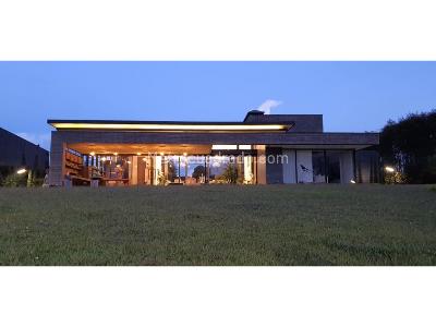 Casa de 5 alcobas en venta en Llanogrande, Rionegro · foto 2 de 7