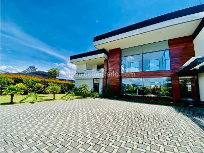 Casa de 5 alcobas en venta en Llanogrande, Rionegro · foto 2 de 20