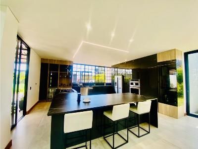 Casa de 5 alcobas en venta en Llanogrande, Rionegro · foto 15 de 20