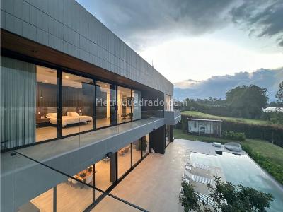 Casa de 4 alcobas en venta en Llanogrande, Rionegro · foto 2 de 20