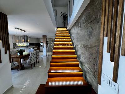 Casa de 5 alcobas en venta en Las Palmas, Medellín, 1920 m² · foto 2 de 20