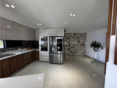 Casa de 5 alcobas en venta en Las Palmas, Medellín, 1920 m² · foto 4 de 20