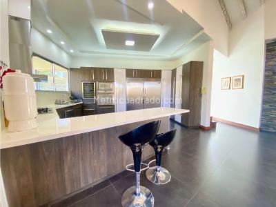 Casa de 3 alcobas en venta en Llanogrande, Rionegro, 300 m² · foto 2 de 20