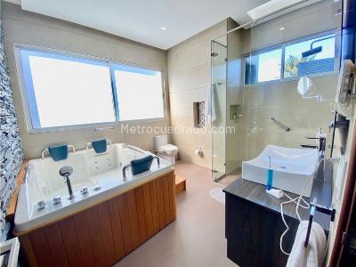Casa de 3 alcobas en venta en Llanogrande, Rionegro, 300 m² · foto 17 de 20