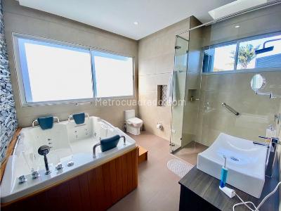 Casa de 3 alcobas en venta en Llanogrande, Rionegro, 300 m² · foto 19 de 20