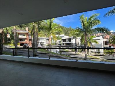 Casa de 4 alcobas en venta en El Poblado, Medellín, 783 m² · foto 3 de 20