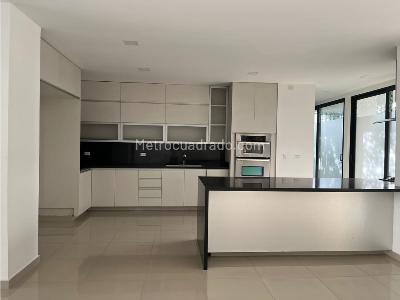 Casa de 4 alcobas en venta en El Poblado, Medellín, 783 m² · foto 4 de 20