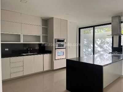 Casa de 4 alcobas en venta en El Poblado, Medellín, 783 m² · foto 5 de 20