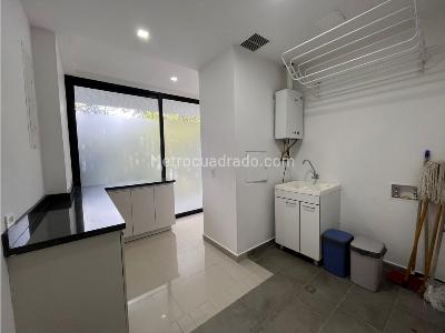 Casa de 4 alcobas en venta en El Poblado, Medellín, 783 m² · foto 11 de 20