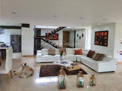 Casa de 4 alcobas en venta en Alto Palmas, Envigado, 450 m² · foto 13 de 20
