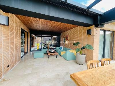 Casa de 4 alcobas en venta en Las Palmas, Medellín, 1690 m² · foto 2 de 20