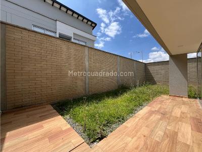 Casa de 3 alcobas en venta en El Porvenir, Rionegro, 220 m² · foto 2 de 19