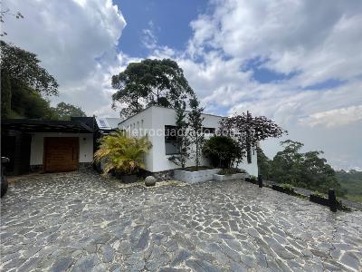 Casa en Arriendo, Altos Del Poblado, Medellín