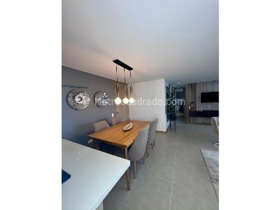 Apartamento de 2 alcobas en venta en Loma Del Indio, Medellín, 80 m² · foto 2 de 20
