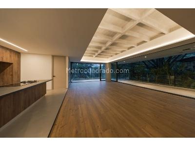 Apartamento de 2 alcobas en venta en El Poblado, Medellín, 240 m² · foto 2 de 20