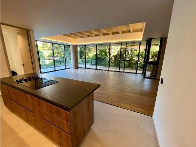 Apartamento de 2 alcobas en venta en El Poblado, Medellín, 240 m² · foto 3 de 20