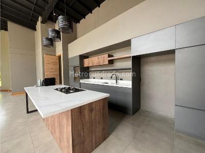 Casa de 3 alcobas en arriendo en Ojo De Agua, Rionegro, 230 m² · foto 3 de 14